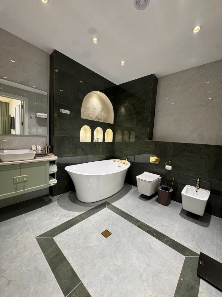 Suite Bathroom